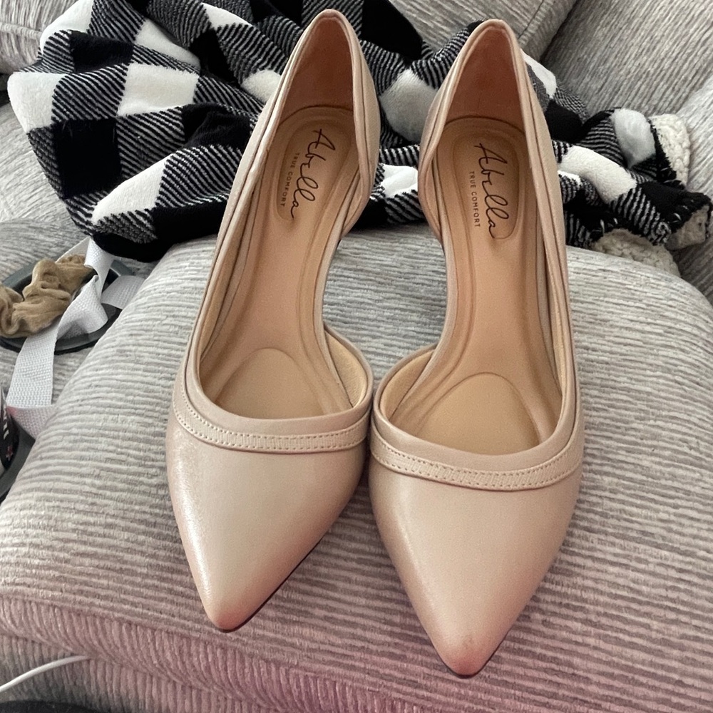COPY - EUC Abella True comfort nude heels 9.5